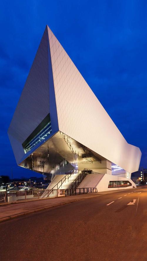 唯一可以拯救你的人就是你自己