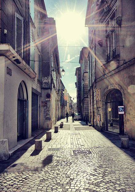要到达繁华的城市,您必须经历一段荒凉的时期