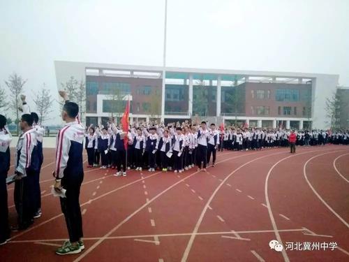 即使我们撤退了数千次，我们也必须勇往直前