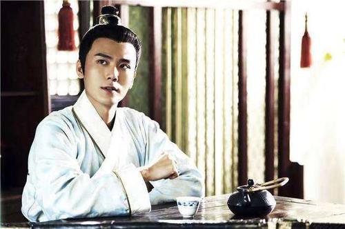 刀尖指向父亲的胸口