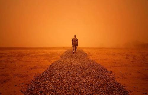 我们都经历了生命中最黑暗的时刻