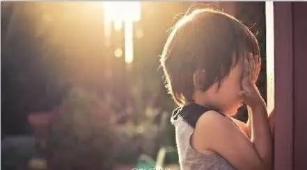 卢思浩:生活不是你的母亲,它不会适应你的