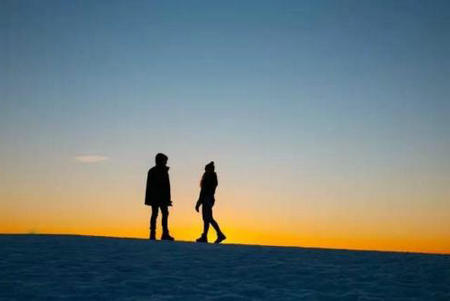 爱是不容易的，生活是艰难的，只有探索才能