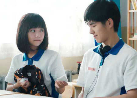 爱似乎是偶然的，而且似乎是不可避免的1