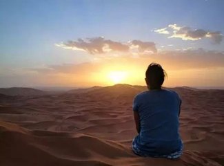 月薪2万元的一家著名外国公司和北京大学的一位女朋友，但生活仍然充满希望。