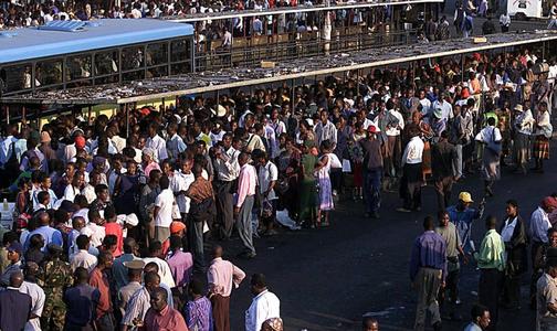 描述一个壮观场景的成语