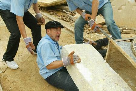 形容惊险场面的成语