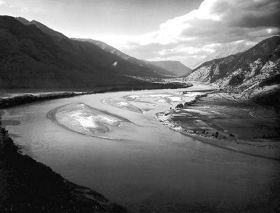 秦牧：在偏远的海岸