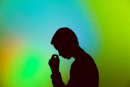 悲伤似乎无法停止，它每天都会短暂消失1