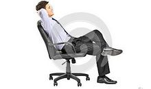 人不能同时坐两把椅子