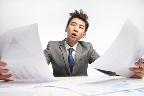 不是第二代富翁，年轻人不能放弃自己的努力