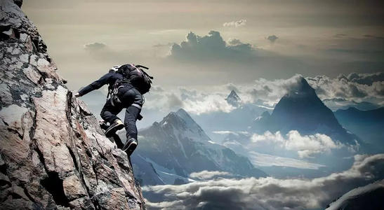 3个人上坡的迹象