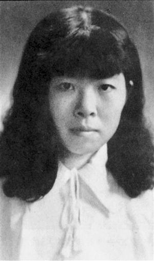 肖宏:蹲在外国车上