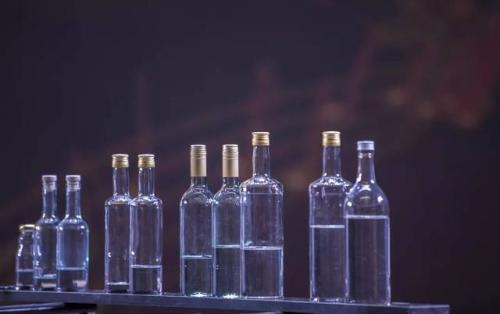 当玻璃瓶掉在地上时