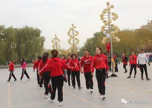 小学组成:心力运动员跳起来!