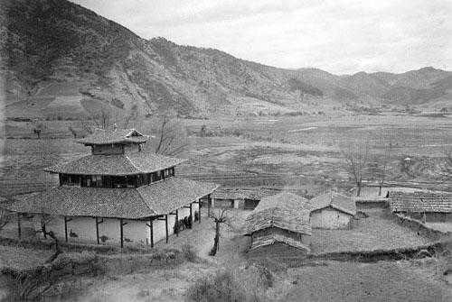 杨颖：丽江古城一角