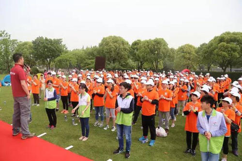 拥抱阳光时刻的组成