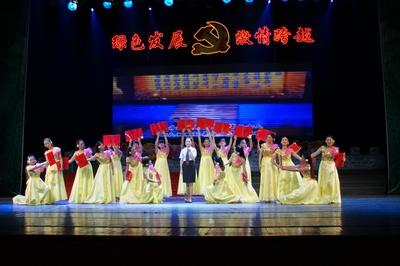 元旦晚会上朗诵诗歌