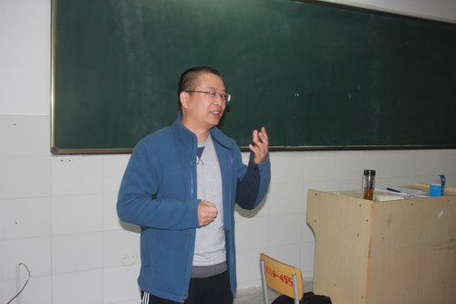 教师和研究人员的八项“军事法规”