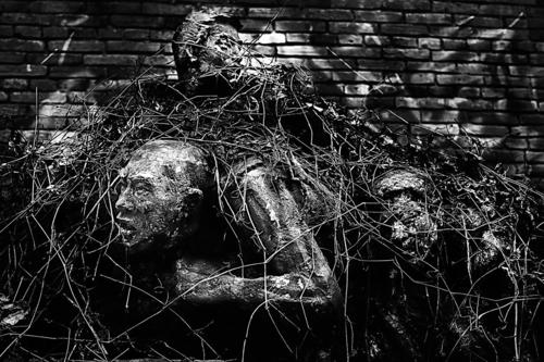 从贫穷到“活着”