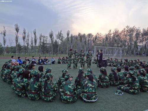 精选军事训练标语广告