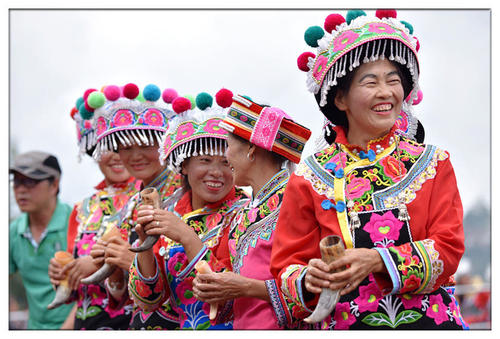 Tong Yia:高调和热情地工作