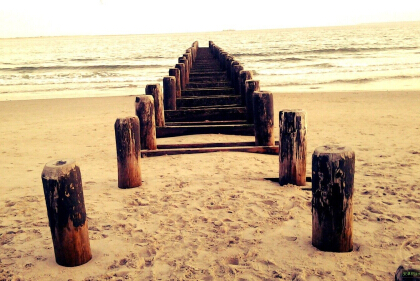 无论您如何向上行走，都在最低的山谷中徒步旅行