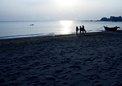 舒婷:北戴河之滨