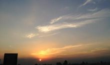 天空一无所有，为何给我安慰？