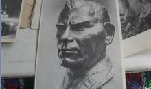 艾青：给女雕塑家张得蒂