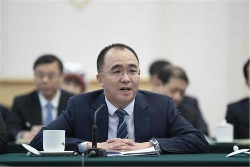 Zall Holdings Yan Zhi：从诗人到湖北首富，这是他创造的传奇