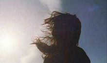 适合发朋友圈的简短句子：埋藏回忆，此生不遇