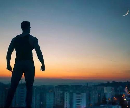 努力工作的人还在路上