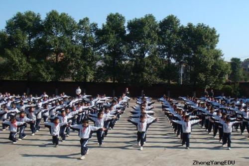 小学生播放体操口号