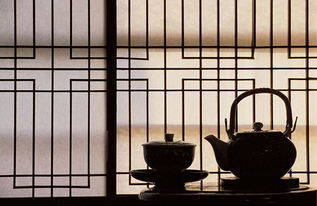 经典语录：当没人注意时，要坚定而执着。当成千上万的人羡慕时，心灵就像水一样