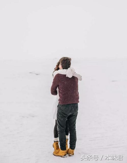 经典语录:最快乐的事是你打来的很温柔,而我碰巧回答了