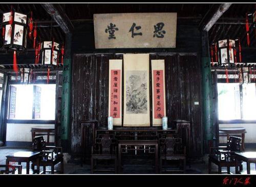 鲁迅:从百草园到三围书店