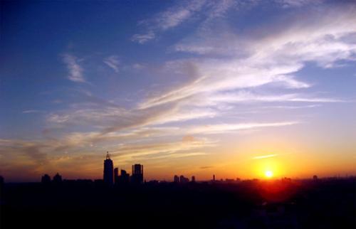 您不必担心明天，这条路一步一步走