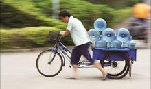 校园里的送水工作文