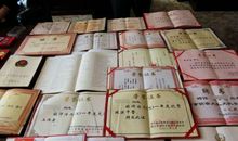 大学生找不到称心工作先干两年搬运工