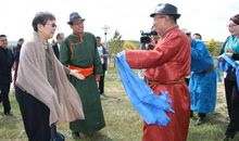 席慕容：一个叫穆伦·席连勃的蒙古女孩