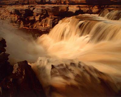 赞美黄河动量的诗