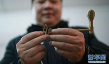 巴金：哑了的三角琴