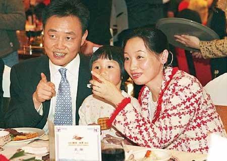 杜娟：黄光裕背后的女人使国家从8亿的损失中挽救了700亿的年收入