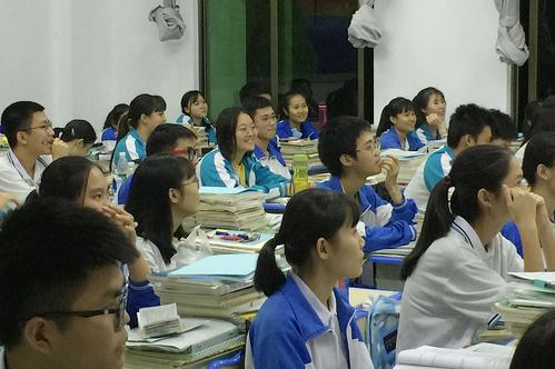 给正在努力准备高考的三年级学生