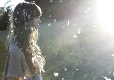 描述爱情的简短句子[精选30句话]