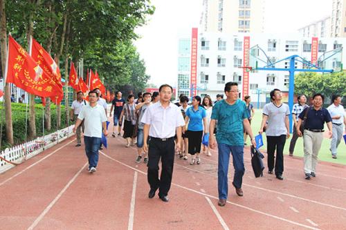 描述教师奉献精神的句子