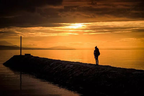 生活是痛苦的匆忙