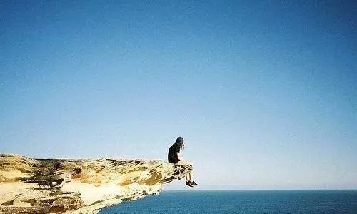 比我还年轻的人拼命奔跑,我怎么能慢慢走?