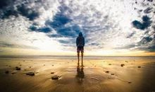 没有容易的人生，只有不言放弃的你我